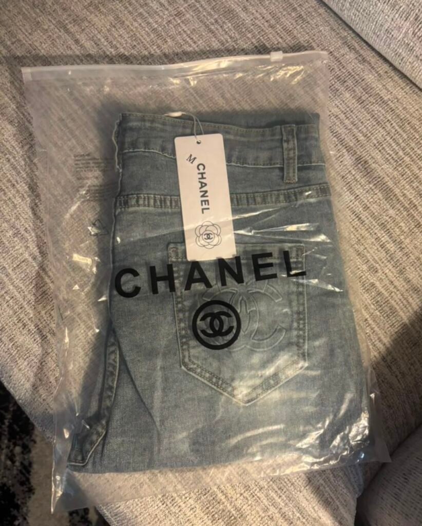 CHANEL JEANS LIGHT WASH